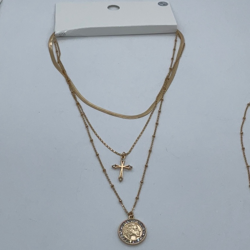 Forever 21 Gold tone 5 piece jewelry bundle - Picture 3 of 6
